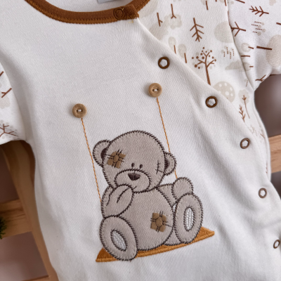 Macacão Trape Zape - Bear no Balanço Off e Ferrugem Macacão Trape Zape - Bear no Balanço Off e Ferrugem